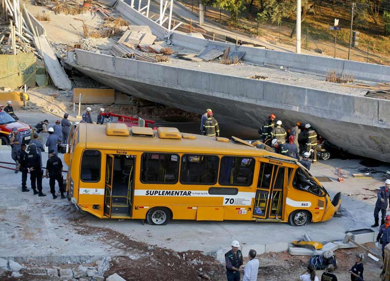 Brasile, crolla un cavalcavia vicino al ritiro dell’Argentina: 2 morti Brasile, crolla un cavalcavia vicino al ritiro dell’Argentina: 2 morti