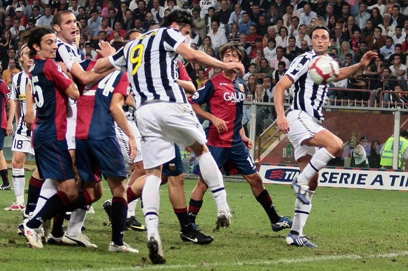 Rivoluzione nel calcio: moviola in campo anche con il fuorigioco Rivoluzione nel calcio: moviola in campo anche con il fuorigioco