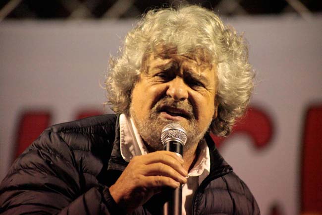 Grillo e gli occhiali auto-griffati Grillo e gli occhiali auto-griffati