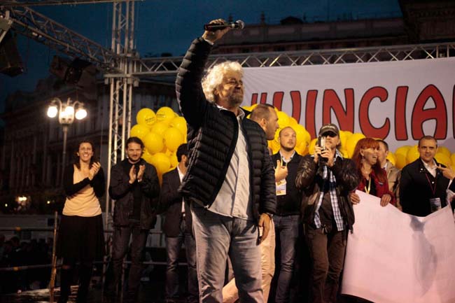 Grillo e gli occhiali auto-griffati Grillo e gli occhiali auto-griffati