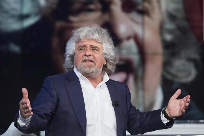 Grillo e gli occhiali auto-griffati Grillo e gli occhiali auto-griffati