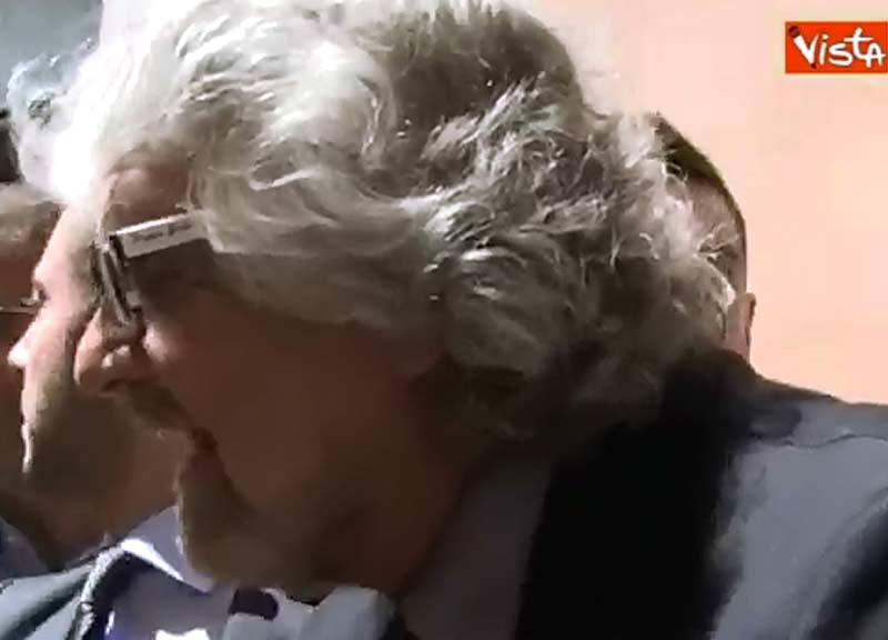 Grillo e gli occhiali auto-griffati Grillo e gli occhiali auto-griffati