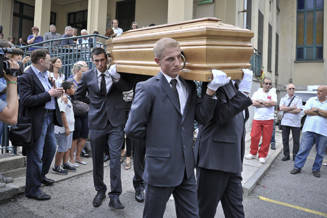 Addio a Giorgio Faletti, i funerali. Foto e video Addio a Giorgio Faletti, i funerali. Foto e video