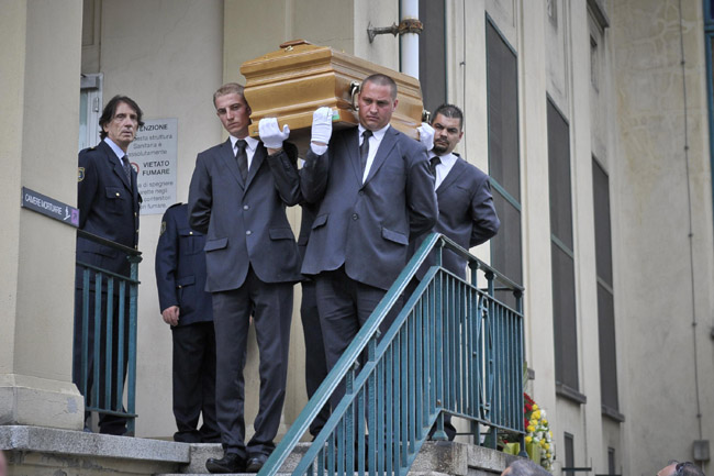 Addio a Giorgio Faletti, i funerali. Foto e video Addio a Giorgio Faletti, i funerali. Foto e video