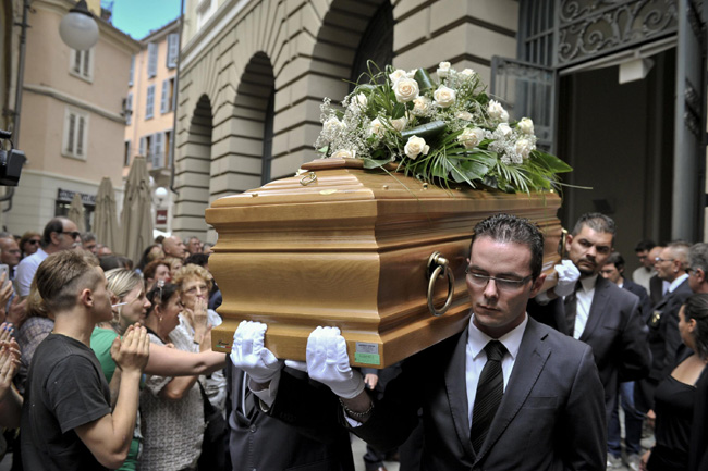 Addio a Giorgio Faletti, i funerali. Foto e video Addio a Giorgio Faletti, i funerali. Foto e video