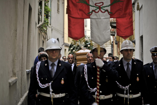 Addio a Giorgio Faletti, i funerali. Foto e video Addio a Giorgio Faletti, i funerali. Foto e video