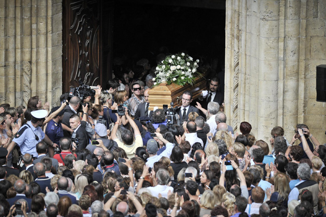 Addio a Giorgio Faletti, i funerali. Foto e video Addio a Giorgio Faletti, i funerali. Foto e video