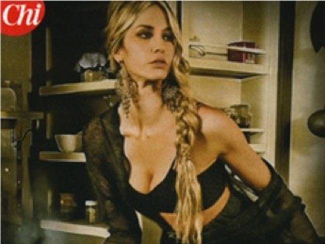 Elena Santarelli e la passione per… gli addominali – FOTO