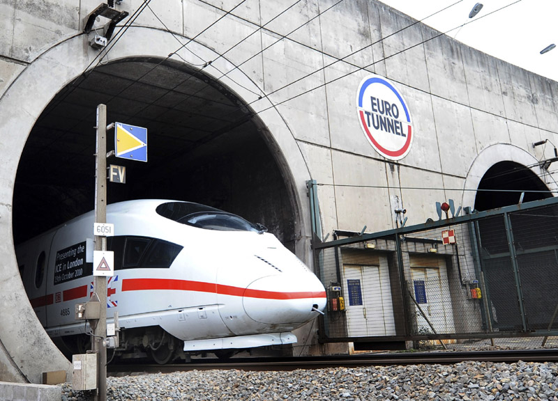 Eurostar bloccato nel tunnel della Manica: centinaia di evacuati