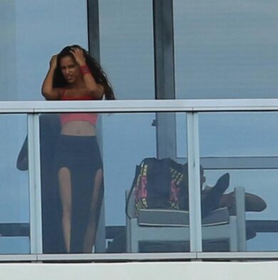 Balotelli si consola con il tanga mondiale di Fanny. E le polemiche sulla sigaretta…