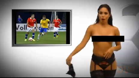 La giornalista venezuelana si spoglia sui gol del Mondiale La giornalista venezuelana si spoglia sui gol del Mondiale