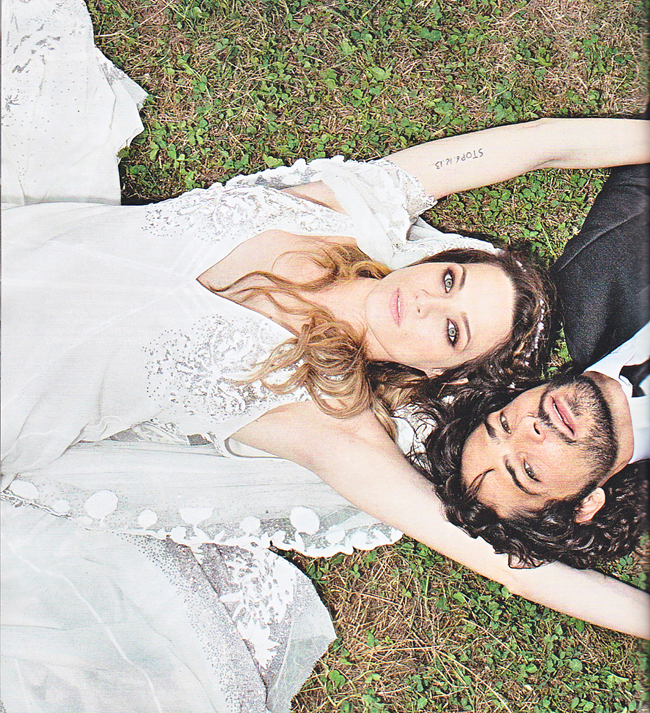 Laura Chiatti è incinta. Le foto del matrimonio Laura Chiatti è incinta. Le foto del matrimonio