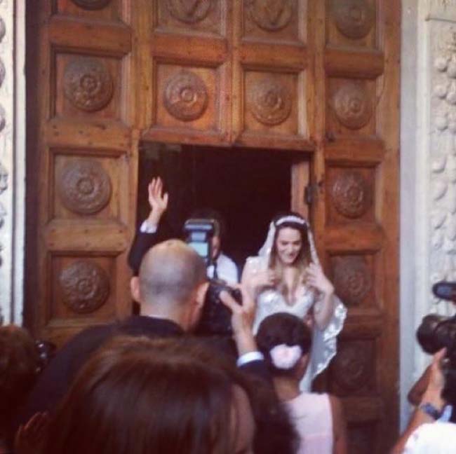 Laura Chiatti è incinta. Le foto del matrimonio Laura Chiatti è incinta. Le foto del matrimonio