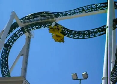 Tragedia al parco dei divertimenti: 18enne muore volando dalle montagne russe