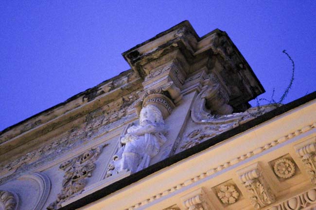 Galleria crollata a Napoli, morto il 14enne colpito dal cornicione Galleria crollata a Napoli, morto il 14enne colpito dal cornicione