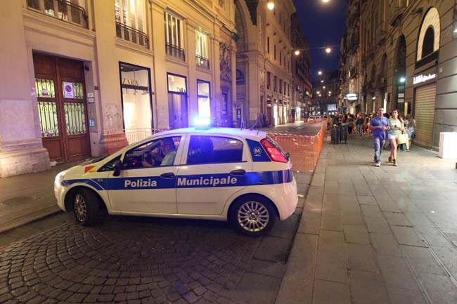 Galleria crollata a Napoli, morto il 14enne colpito dal cornicione Galleria crollata a Napoli, morto il 14enne colpito dal cornicione