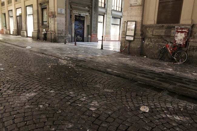 Galleria crollata a Napoli, morto il 14enne colpito dal cornicione Galleria crollata a Napoli, morto il 14enne colpito dal cornicione