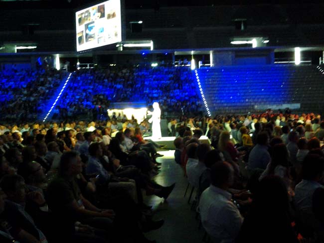 UniCredit, addio al cassiere. Le filiali vendono anche elettrodomestici