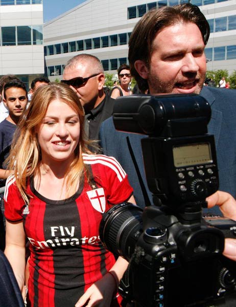 Barbara Berlusconi in maglia rossonera alla presentazione del Milan. FOTO Barbara Berlusconi in maglia rossonera alla presentazione del Milan. FOTO
