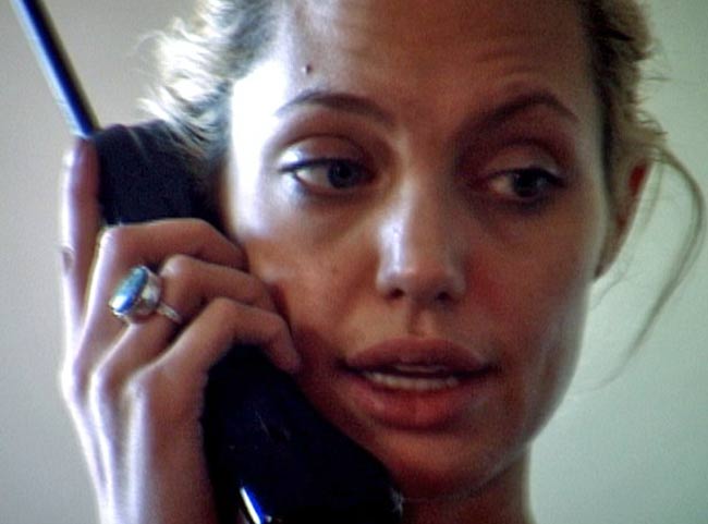 Angelina Jolie e la droga a 20 anni. Il video inedito