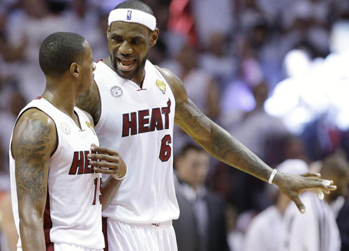 Lebron a Cleveland: “Torno a casa”. Tifosi dei Miami furiosi