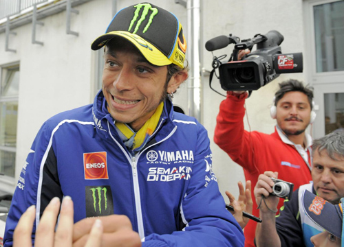 La nona sinfonia di Marquez e il mezzo flop di Vale Rossi La nona sinfonia di Marquez e il mezzo flop di Vale Rossi