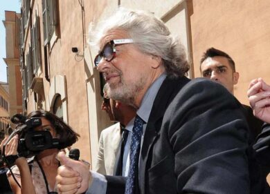Grillo: “Della Boschi non mi fido. Vogliono sfasciare la Costituzione”