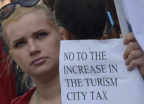 Via alla maratona per il bilancio. Marino: “Tartassiamo i turisti”