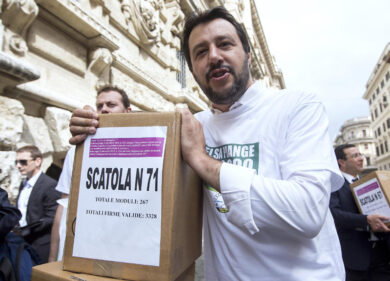 Salvini stronca la Pascale: “L’iscrizione all’Arcigay? Buffonata”
