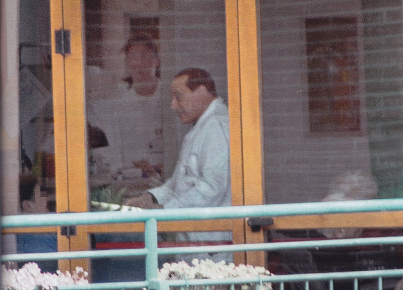 Con Silvio a Cesano Boscone. Che spreco di forze dell’ordine Con Silvio a Cesano Boscone. Che spreco di forze dell’ordine