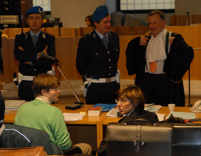 Raffaele Sollecito si laurea in Informatica con una tesi su Meredith Raffaele Sollecito si laurea in Informatica con una tesi su Meredith