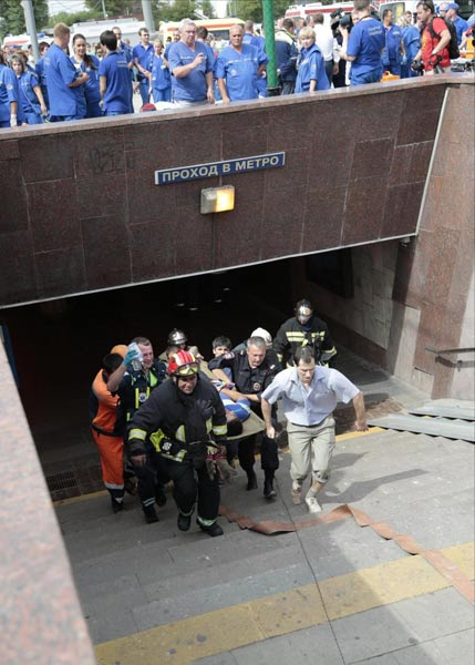 Deraglia treno della metropolitana a Mosca: morti e feriti Deraglia treno della metropolitana a Mosca: morti e feriti