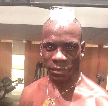 Balotelli, messaggio a Pippo: palestra e muscoli da Pallone d’Oro Balotelli, messaggio a Pippo: palestra e muscoli da Pallone d’Oro