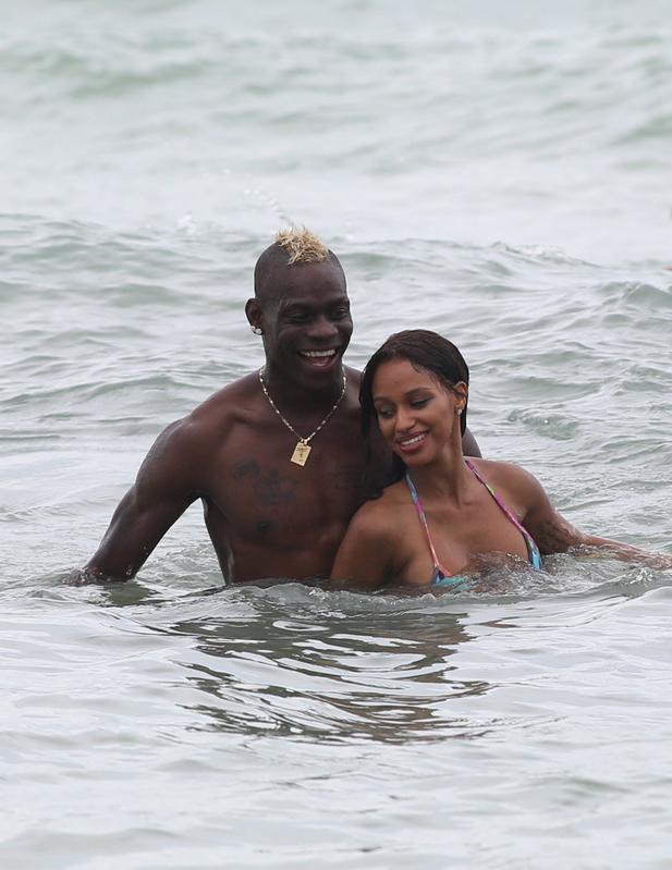 Balotelli, messaggio a Pippo: palestra e muscoli da Pallone d’Oro Balotelli, messaggio a Pippo: palestra e muscoli da Pallone d’Oro