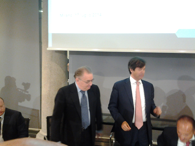 Intesa esclude la manovra correttiva. Il debito pubblico salverà Matteo Renzi