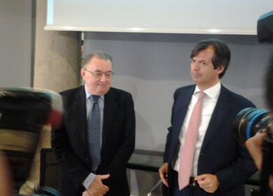 Intesa esclude la manovra correttiva. Il debito pubblico salverà Matteo Renzi