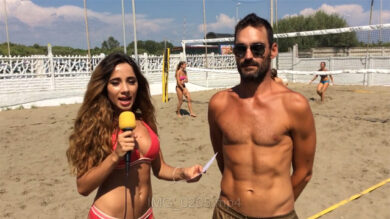 L’inviata in bikini a segno. Il lato B del Mare di Roma