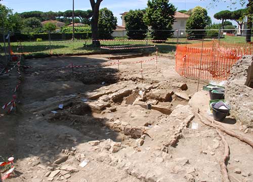 Maledetto è chi profana. Le parole sulla tomba di un bimbo Maledetto è chi profana. Le parole sulla tomba di un bimbo