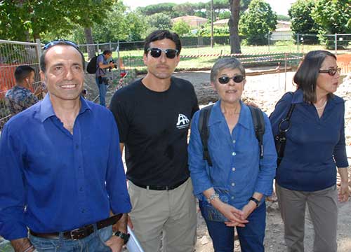 Maledetto è chi profana. Le parole sulla tomba di un bimbo Maledetto è chi profana. Le parole sulla tomba di un bimbo