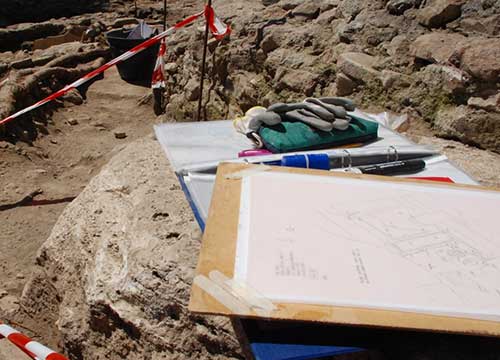 Maledetto è chi profana. Le parole sulla tomba di un bimbo Maledetto è chi profana. Le parole sulla tomba di un bimbo