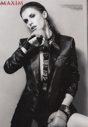 L’ultima moda tra le vip: il selfie agli addominali