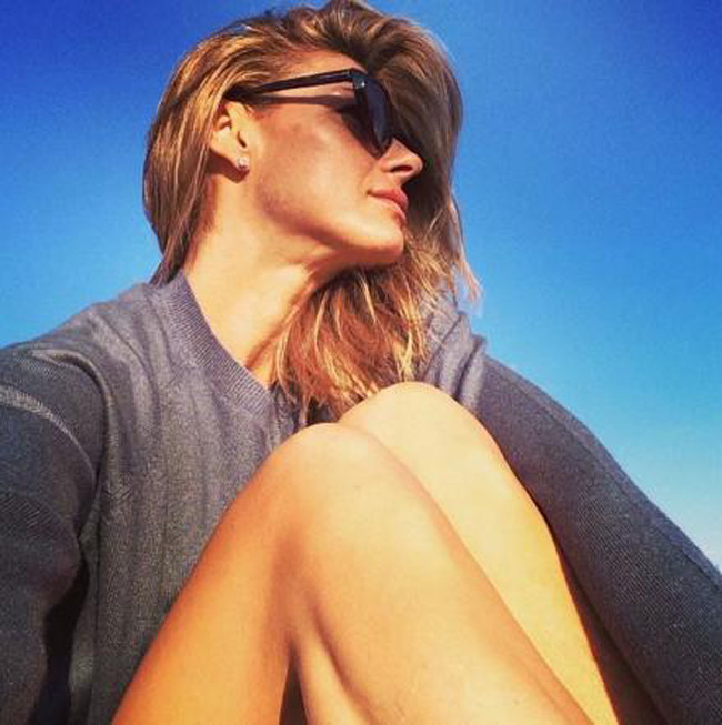 L’ultima moda tra le vip: il selfie agli addominali