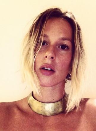 L’ultima moda tra le vip: il selfie agli addominali