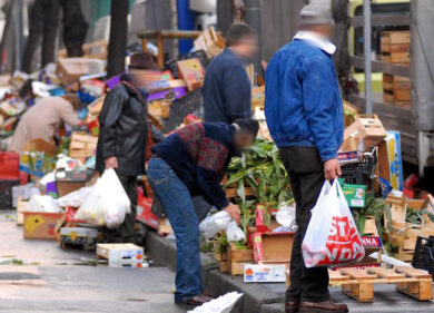 L’ex assicuratore che ricicla cassette e salva il cibo dal macero