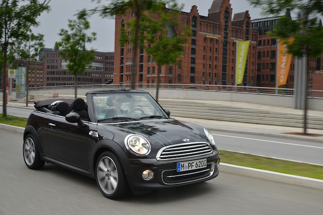 Mini Cabrio tipicamente Mini
