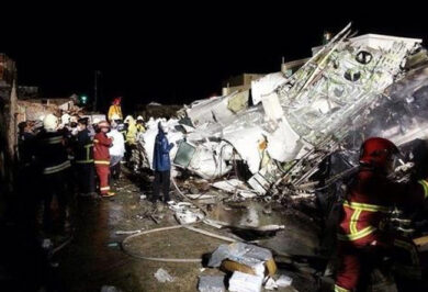 Disastro aereo a Taiwan. Veivolo si schianta in atterraggio: 51 morti