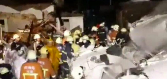Disastro aereo a Taiwan. Veivolo si schianta in atterraggio: 51 morti Disastro aereo a Taiwan. Veivolo si schianta in atterraggio: 51 morti