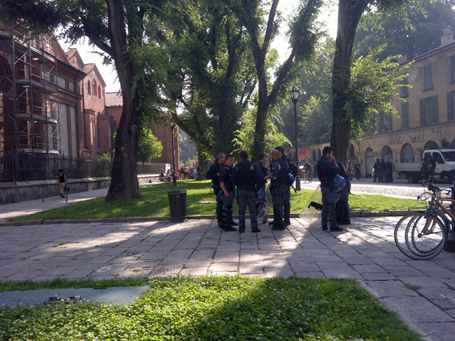Sgomberato lo Zam di Milano, il centro sociale dalla canna libera Sgomberato lo Zam di Milano, il centro sociale dalla canna libera