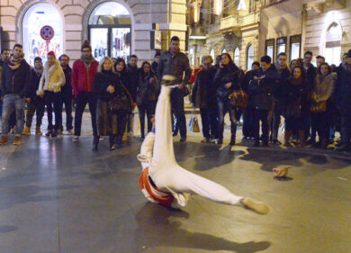 Viaggio nelle stazioni deserte. Break dance e hip hop in sala d’attesa