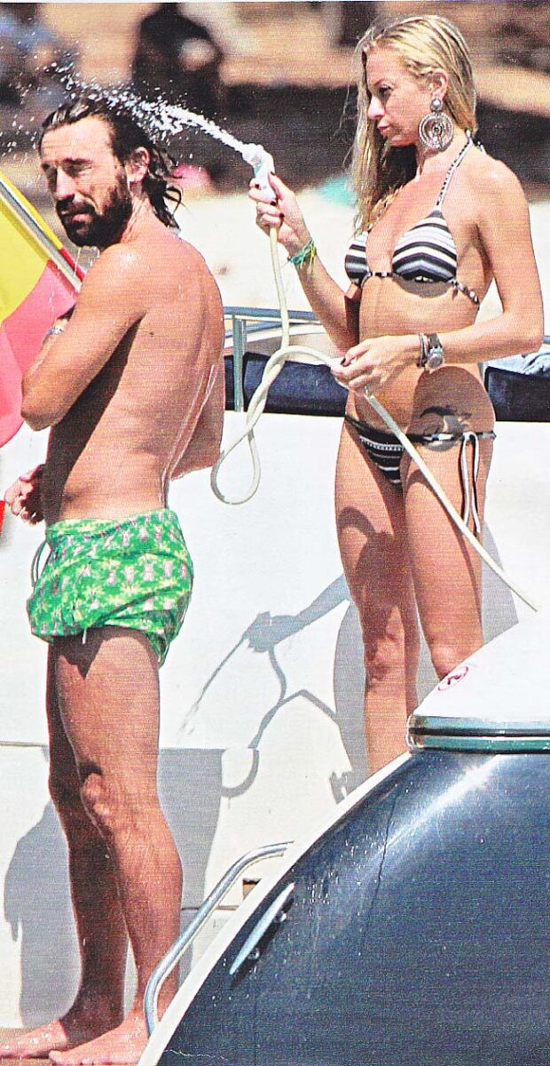 La nuova vita di Andrea Pirlo e il topless della sua Valentina in barca La nuova vita di Andrea Pirlo e il topless della sua Valentina in barca